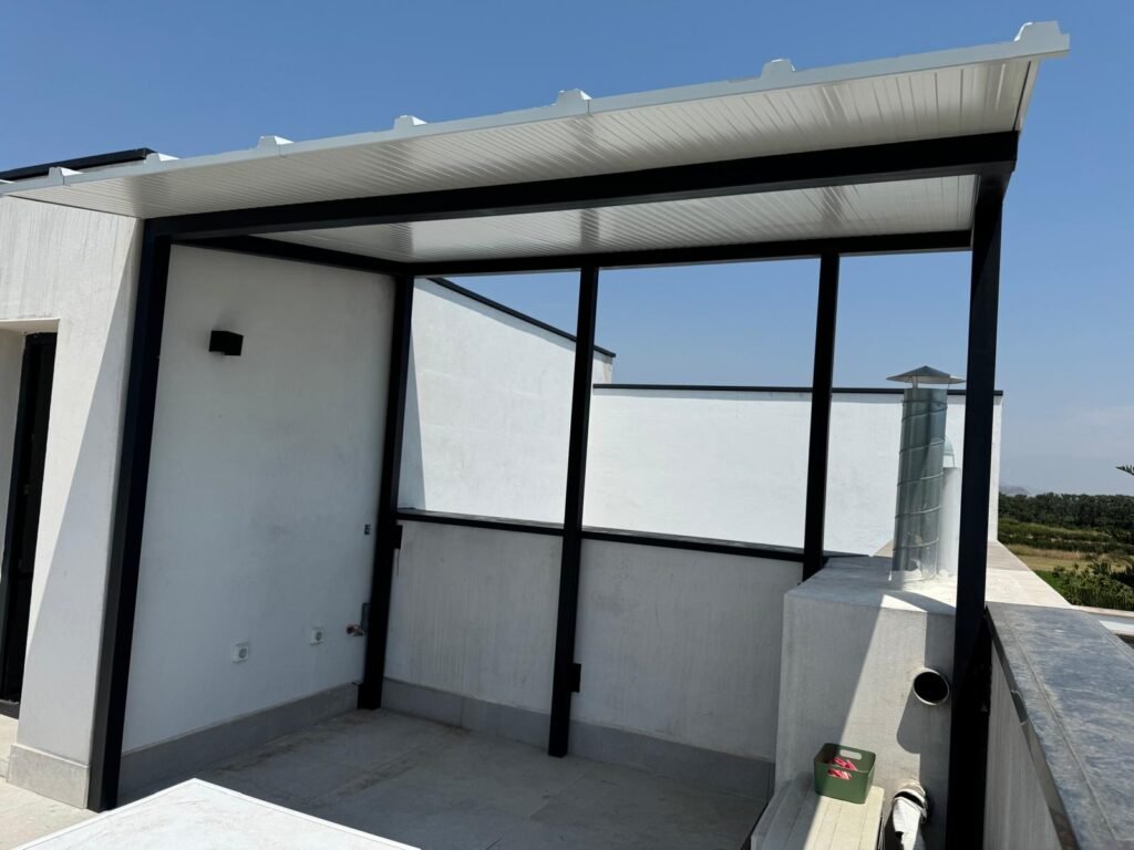 Cerramiento acristalado con estructura metálica